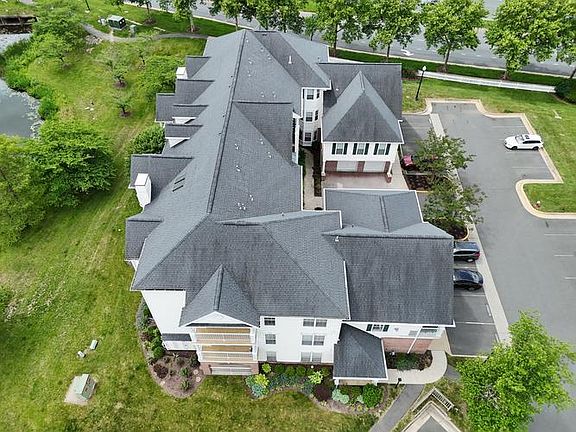 3rd image of 43134 Watercrest Sq
