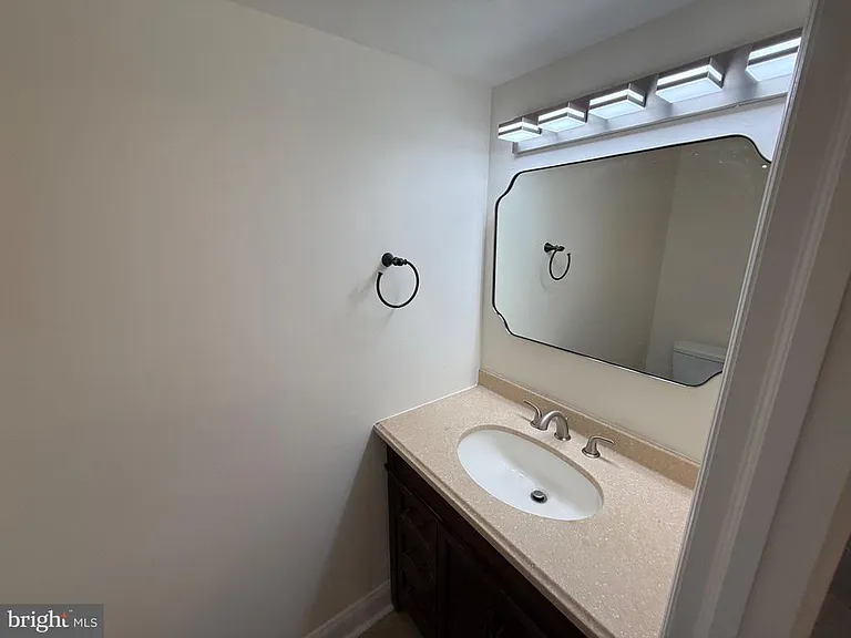 220 Deerpark Ct — Photo 13