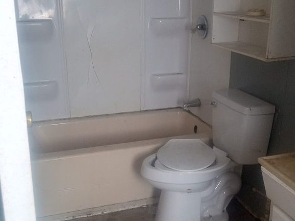 4th image of 204 E Hegeler Ln #43