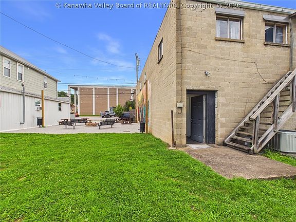 4th image of 209 Church St