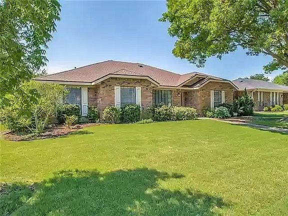 2nd image of 2313 Glen Forest Ln