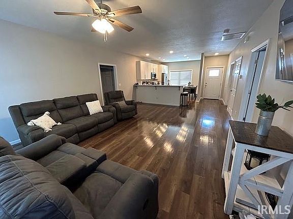 2nd image of 5 Clodfelder Dr