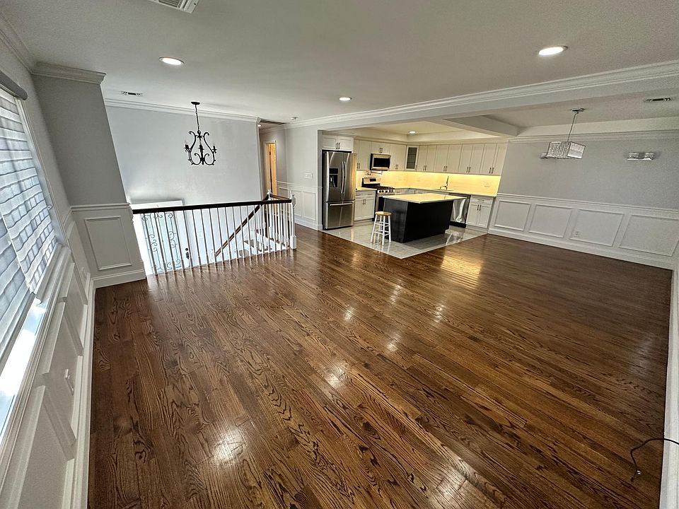 1st image of 32 Tanglewood Dr