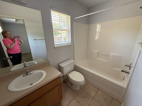 2nd image of 712 Appleridge Dr #712
