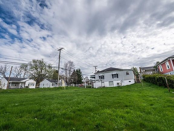 5th image of 224 N Vance Dr