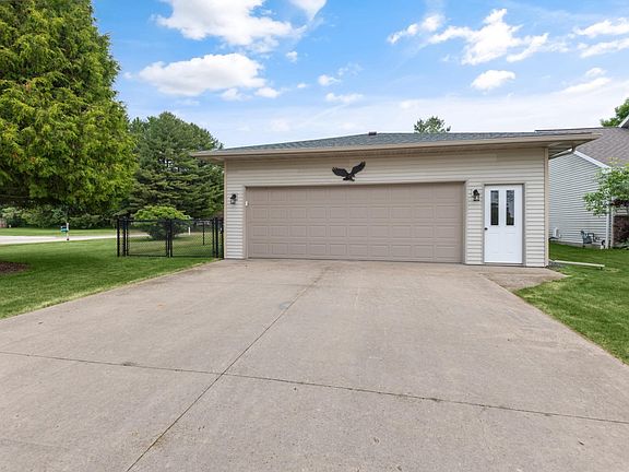 2nd image of 1701 E Ivy Ln