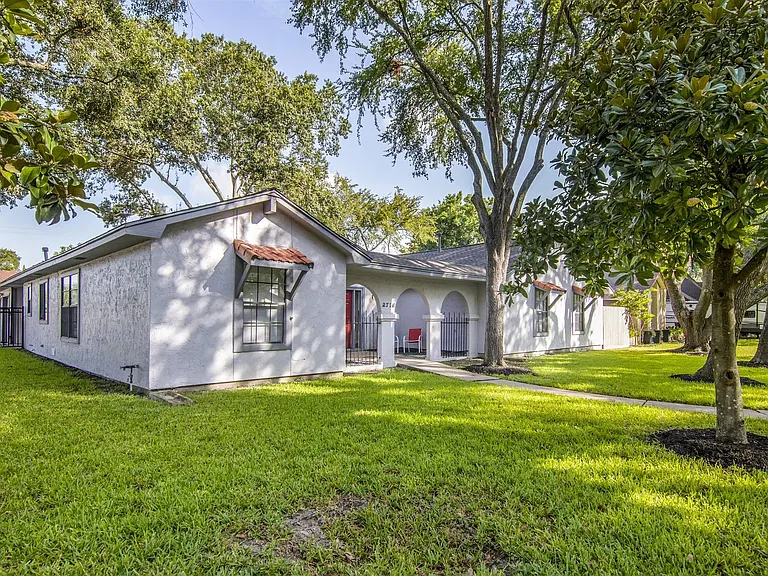 2716 Pine Cone Ln — Photo 3