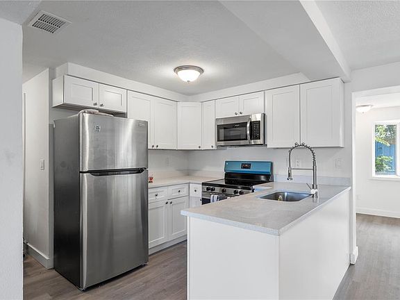 3rd image of 4711 Beacon Hill Dr