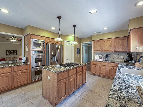 4th image of 411 Fern Meadow Dr