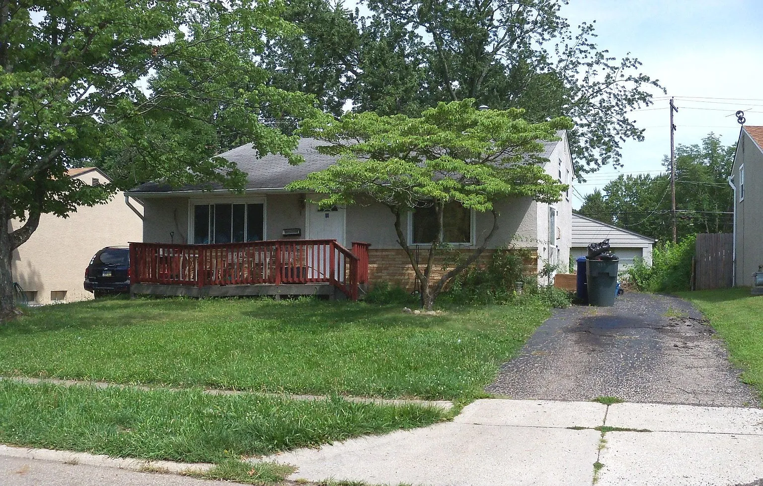 996 E Lincoln Ave N photo 1