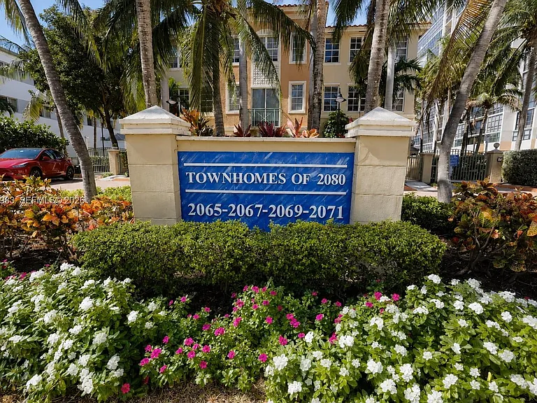 2069 S Ocean Dr #Townhouse 18 — Photo 3
