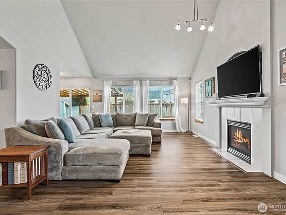 3rd image of 310 Orting Avenue NW