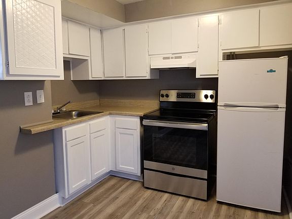 Kitchen w/ brand new glass top stainless steel stove