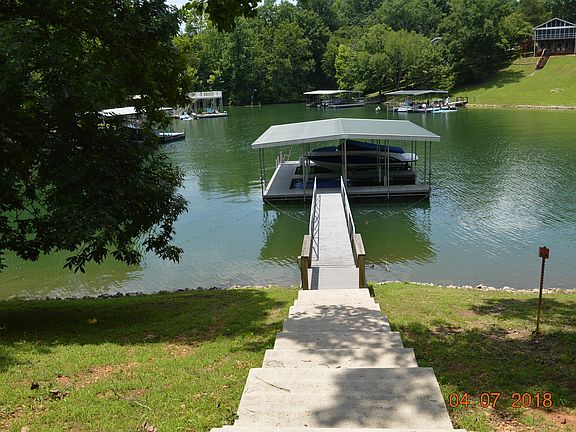 2nd image of 681 Magnolia Dr