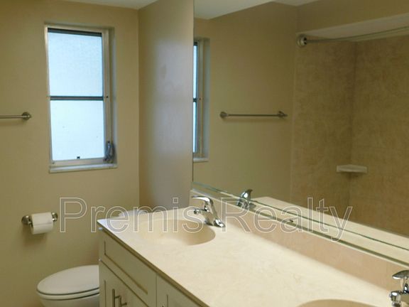 5th image of 1840 Oak Forest Dr W