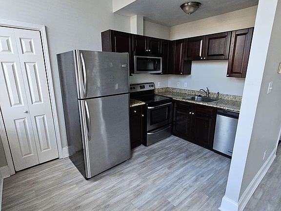 4th image of 1215 Josephine St #14