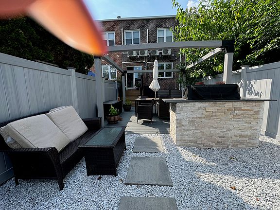 4th image of 2027 26th St #1