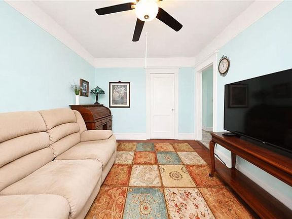 4th image of 190 Hope Ave