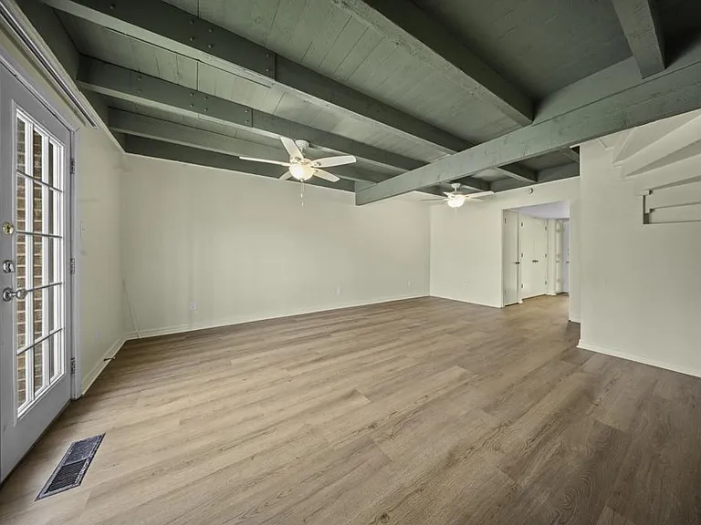 208 E Starr Ave #1 — Photo 5