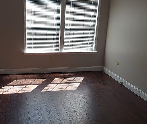3rd image of 157 E Concordia Cir #B