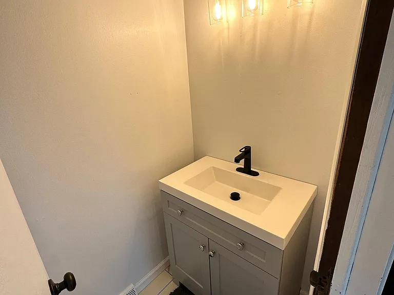 901 McCarty St NW — Photo 9