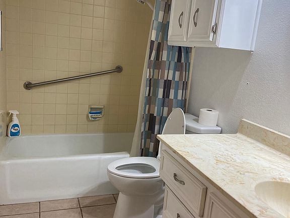 3rd image of 1004 Mimosa Ave