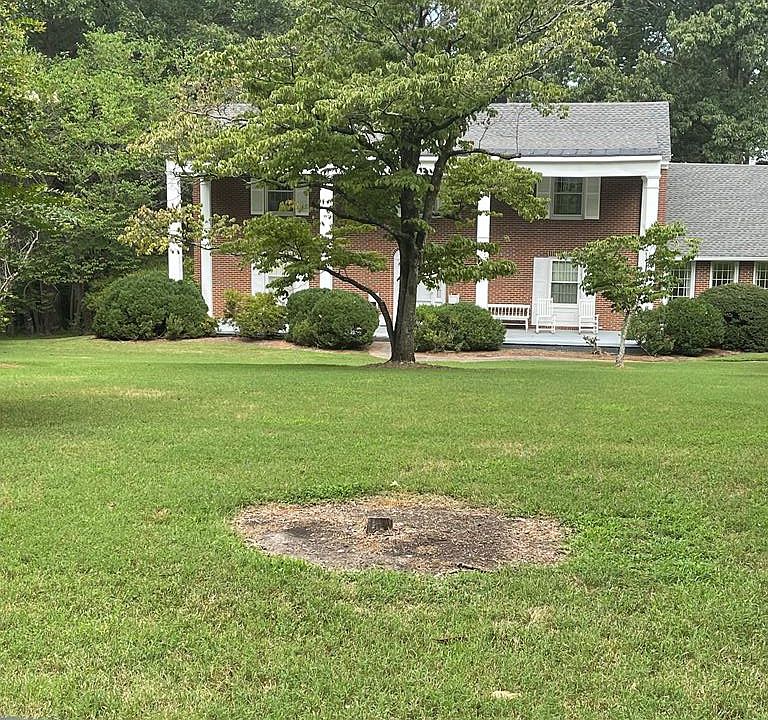 1st image of 207 Country Club Dr