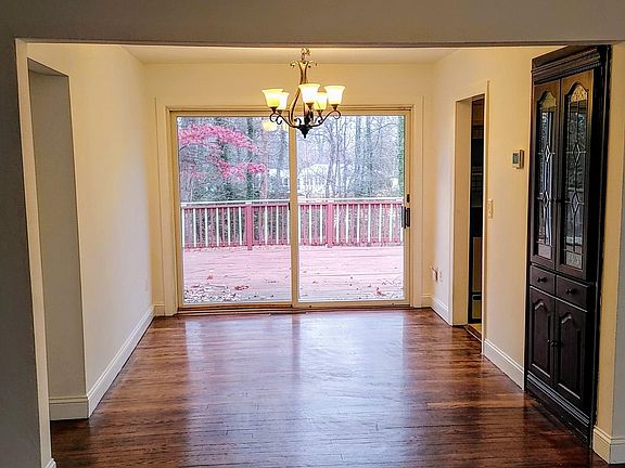 2nd image of 45492 Woodlawn Dr
