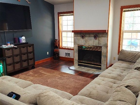3rd image of 528 Campanula Ave