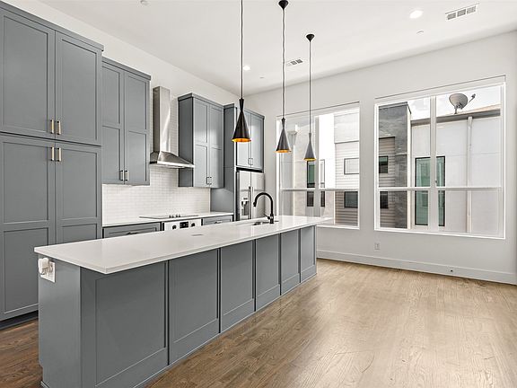 2nd image of 2603 Calvin St #103