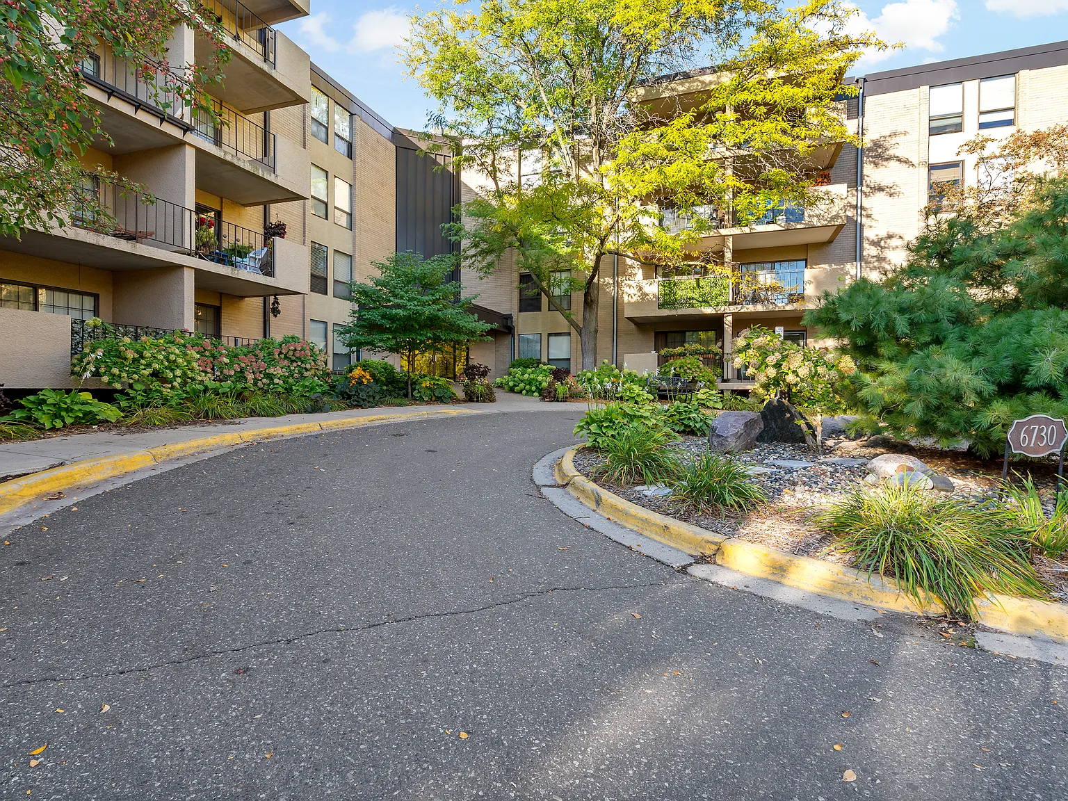 1 bed, 720 sqft, $1,595 — Photo 2