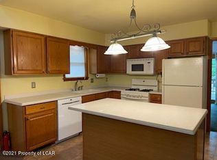201 Trapper Springs Cir, Drums, PA 18222