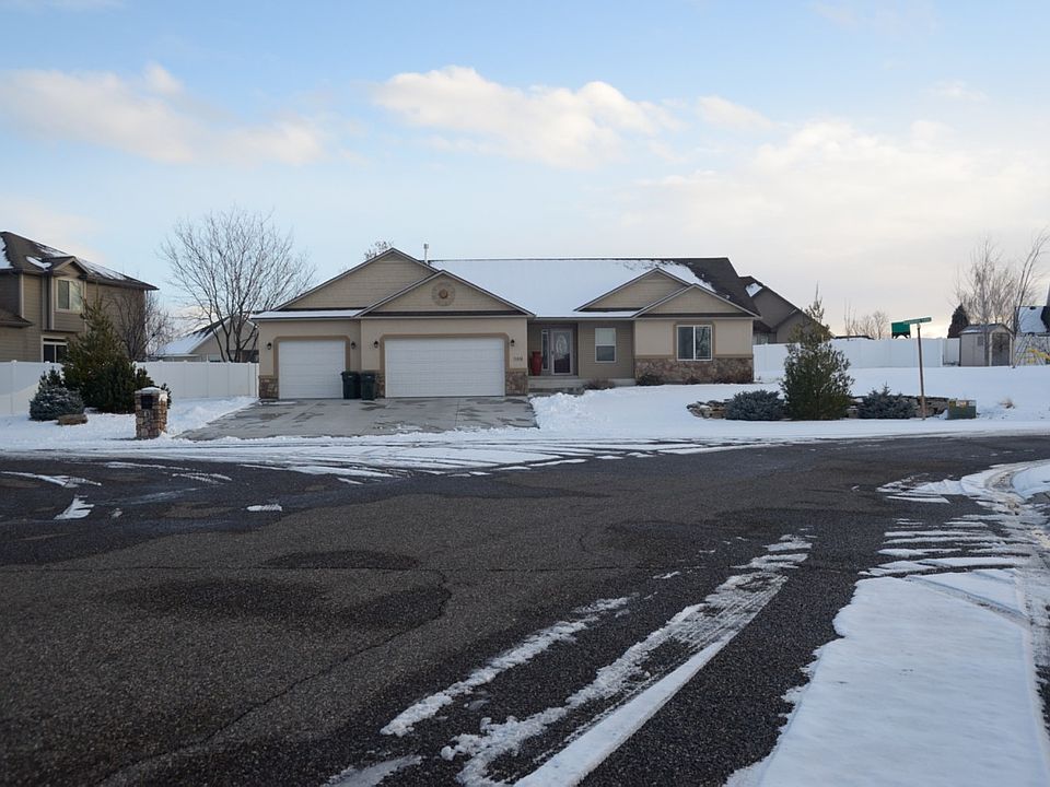 Straight view to the house.