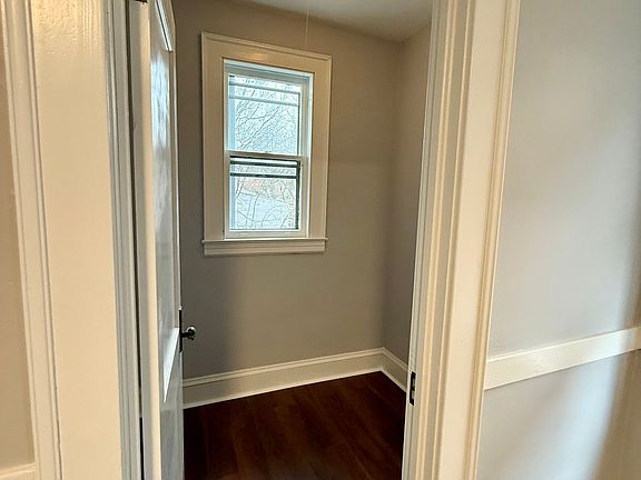 3rd image of 39 Acorn St Fl 2