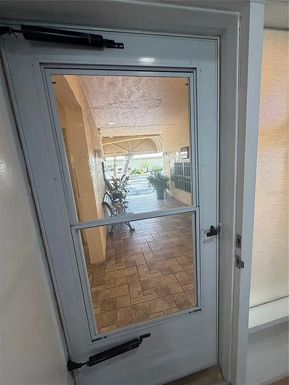 2 bed, 2.0 bath, 1115 sqft, $7,100 — Photo 4