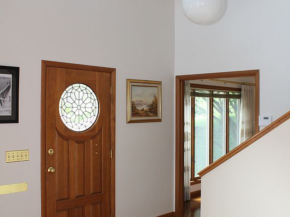 2nd image of 804 Canterbury Dr