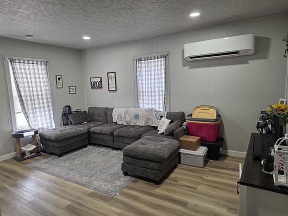5th image of 219 W 9th St