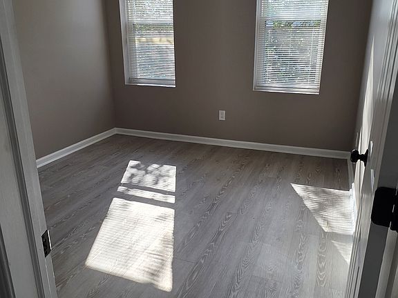 4th image of 724 N Edgewood St #B