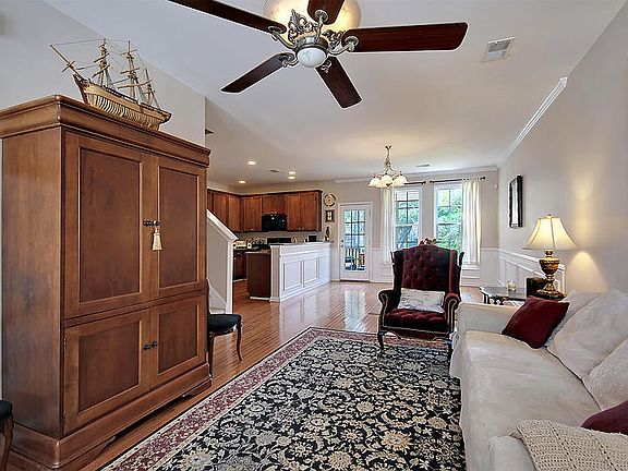 4th image of 1403 Hamlin Park Cir
