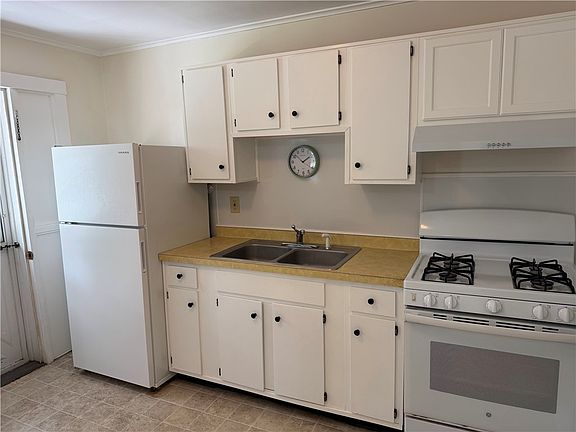 4th image of 119 River St #2