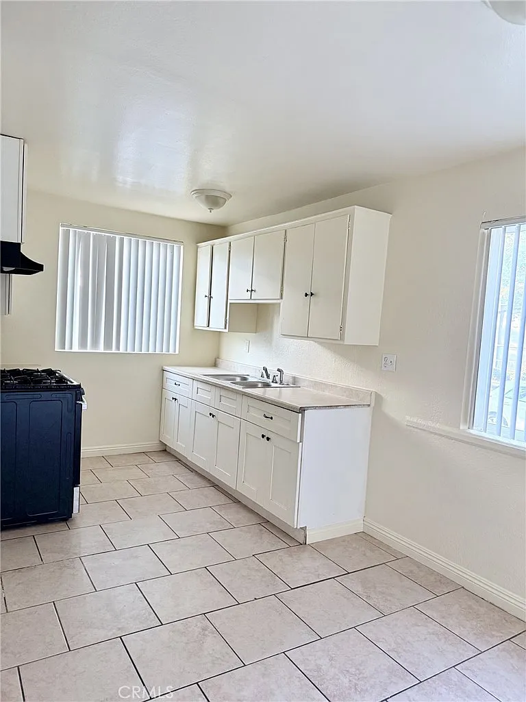 4830 Canoga St — Photo 4