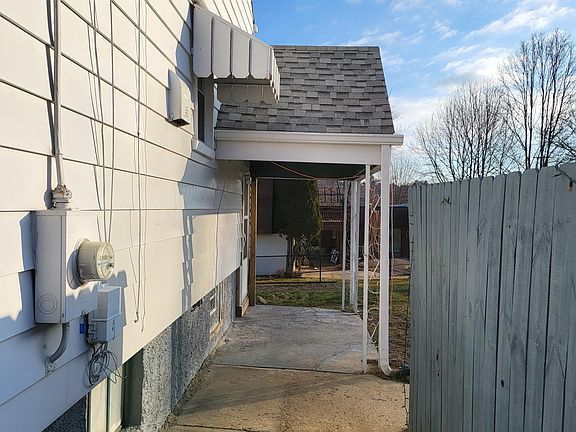 3rd image of 764 Kennedy Ave