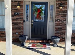 200 Aberdeen Rd, Versailles, KY 40383