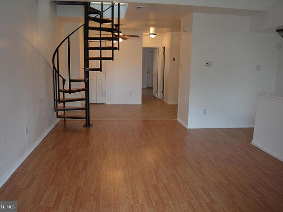 3rd image of 7751 Oxford Ave #2