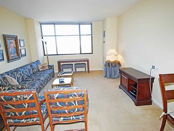 2nd image of 27010 Grand Central Pkwy APT 31F