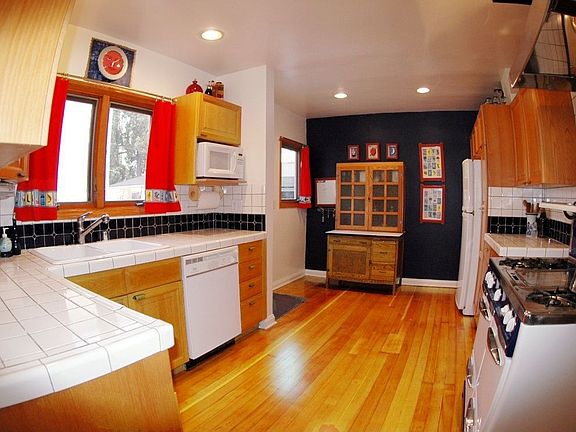 4th image of 3711 Lime Ave