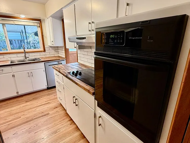 1712 SE 104th Ave — Photo 5