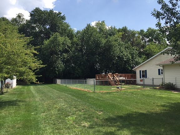Side of house pool in back