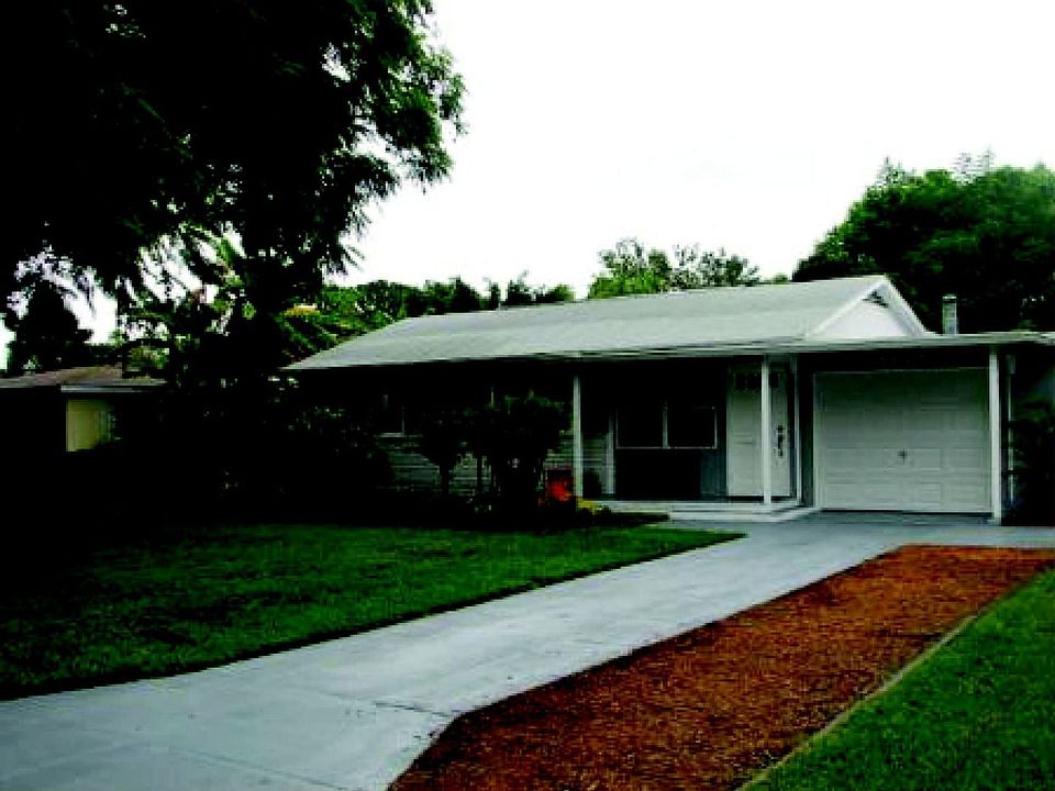 Beautiful 3/2/1 - MOVE IN READY!