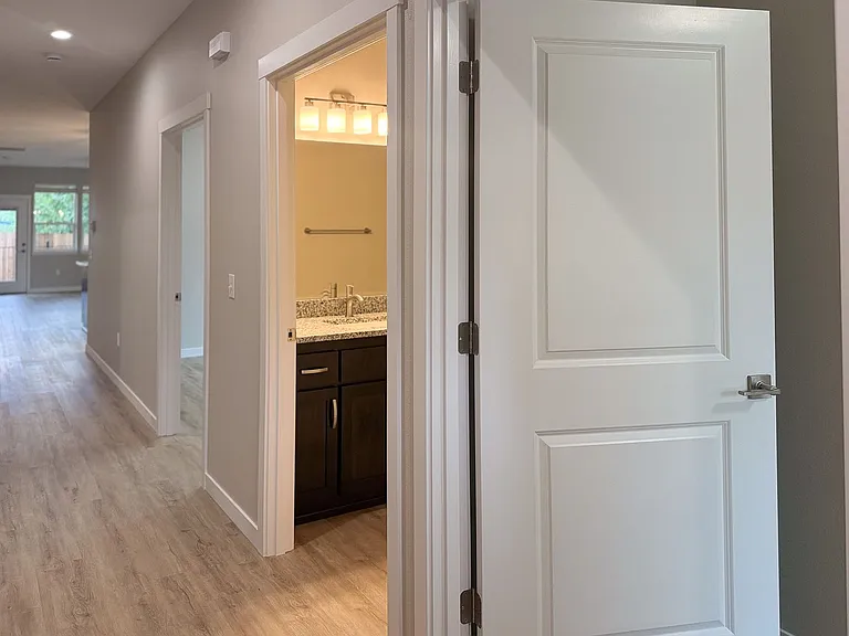 5534-5564 Skyline Rd S — Photo 142